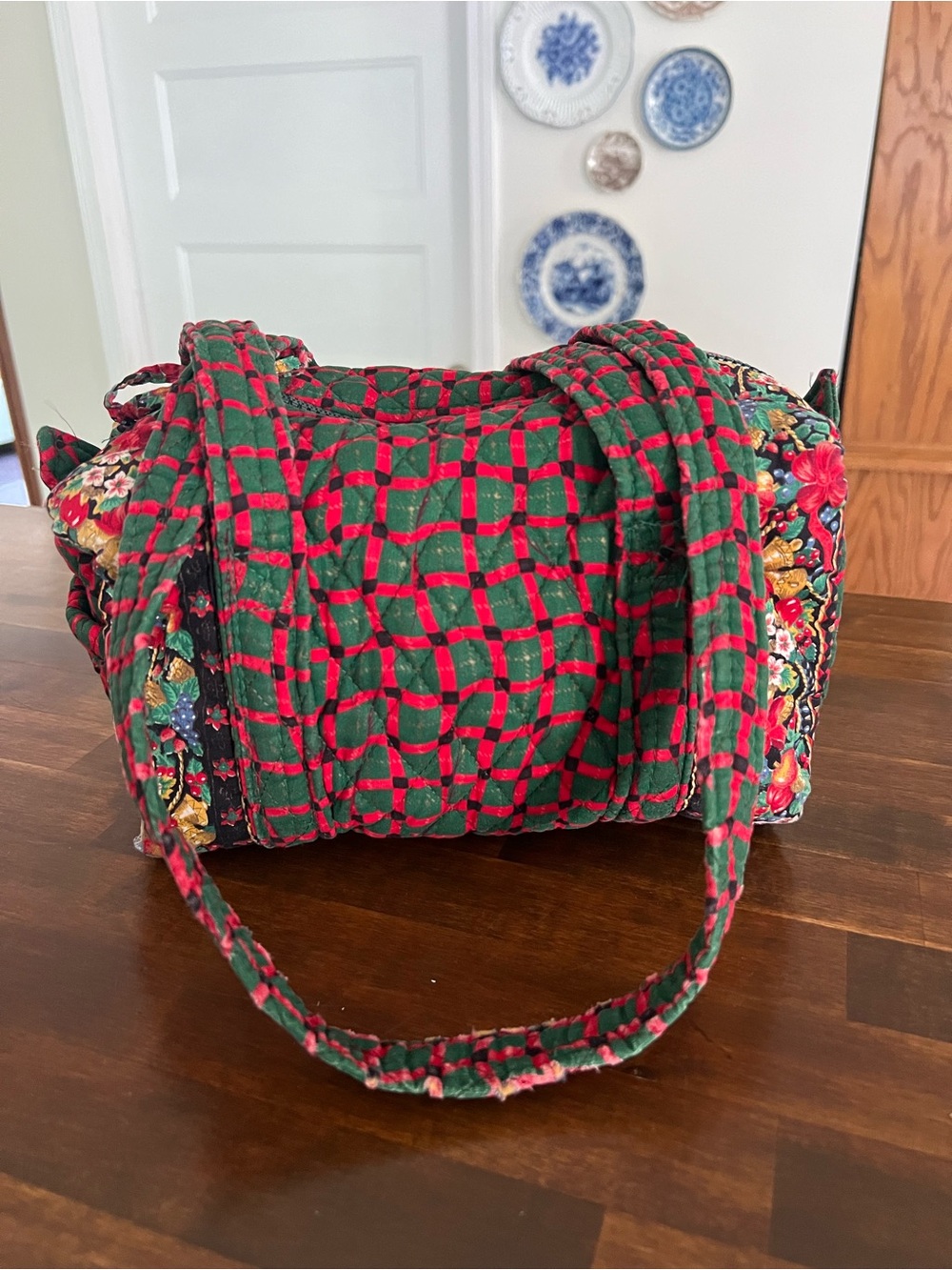 Vera Bradley Vintage 100 Bag, Noel Coordinate (retired)